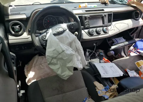 2015 Toyota Rav4 Le z USA, uszkodzony, nr VIN JTMZFREV0FD069321